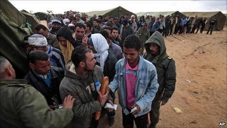 Egypt evacuates citizens stuck in Libya-Tunisia border - ảnh 1